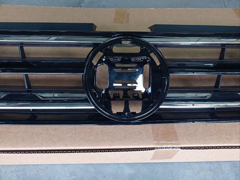 Решетка радіатора Volkswagen Tiguan 2018-2020 Black