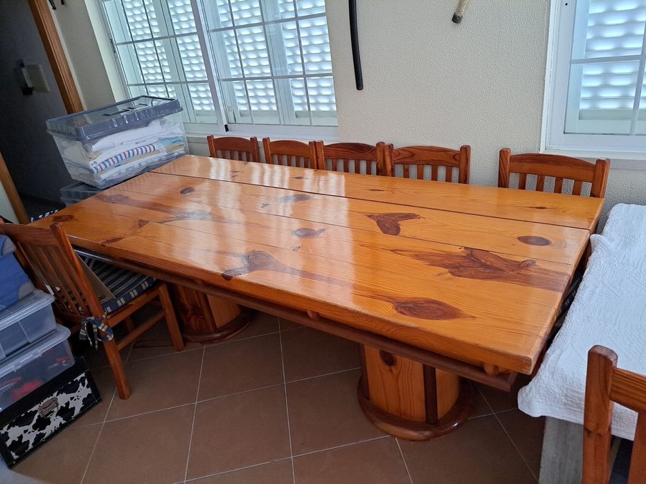Mesa madeira macica com 10cadeiras