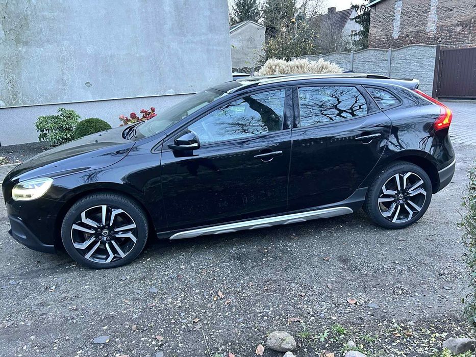 Volvo V40 Cross Country FV23% Full LED Grzane Fotele Alu 18 cali Keyless Navi