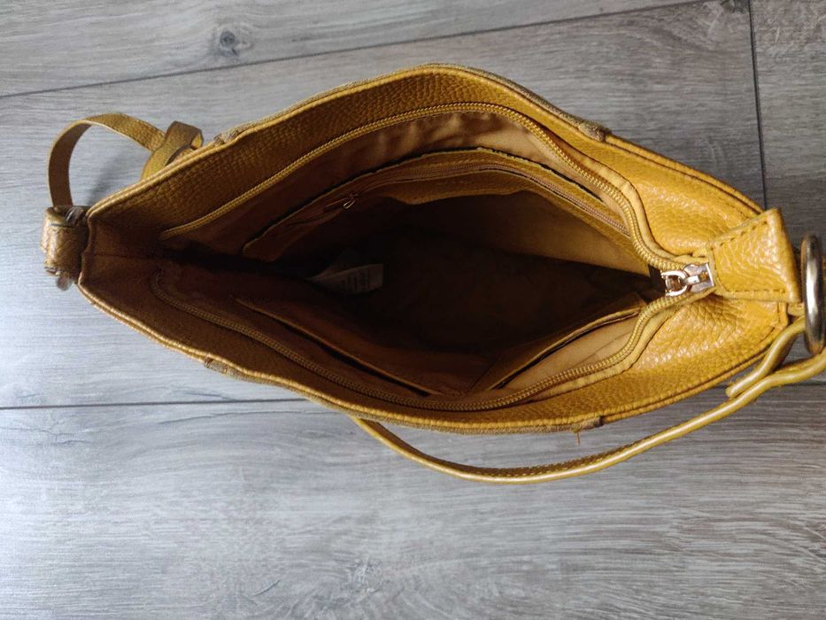 Кожаная сумка с вставками замши горчичного цвета 30х28х9 см.