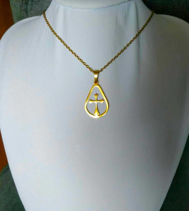 Colar Aço c/ Oval e Cruz NOVO