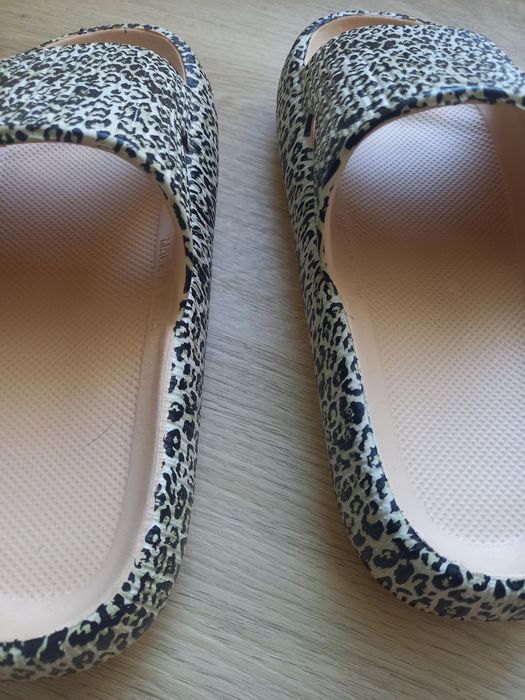 Klapki w panterkę damskie 36 - 37