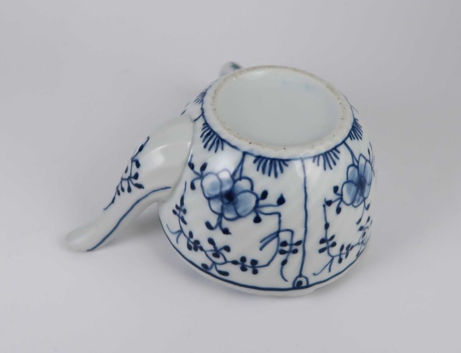 Antigo bule de acamados em porcelana (Ref. 2)