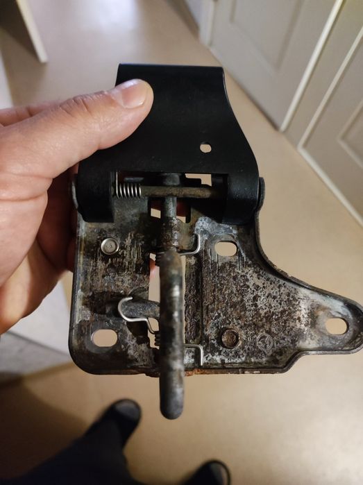 Замок капоту Октавія а7