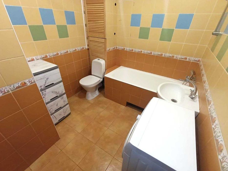 Без комісії! Продам 3к.кв. біля ст.м.Житомирська і Академмістечко!