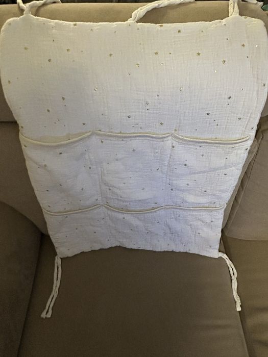 Organizador beje com estrelas douradas