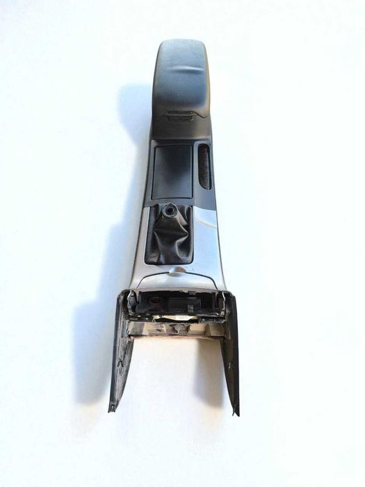 Центральна консоль з підлокітником тунель борода Mazda 6 GG МКПП