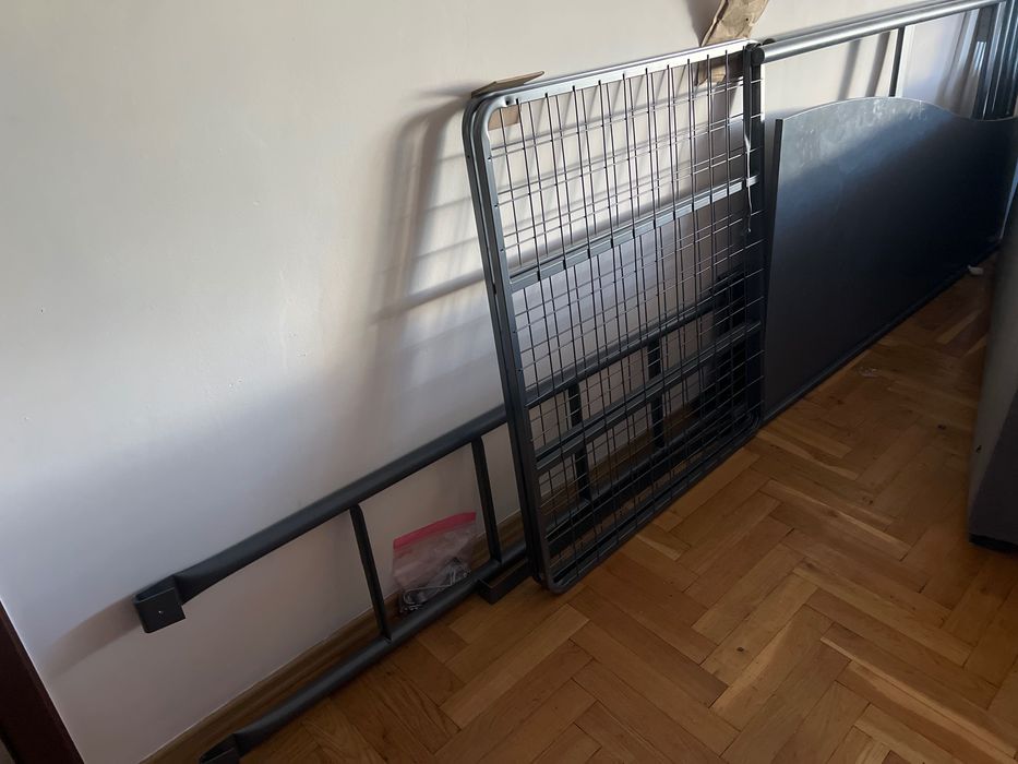 Łóżko piętrowe z biurkiem