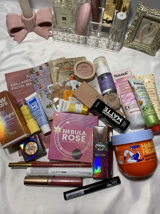 Zestaw nowych kosmetykow