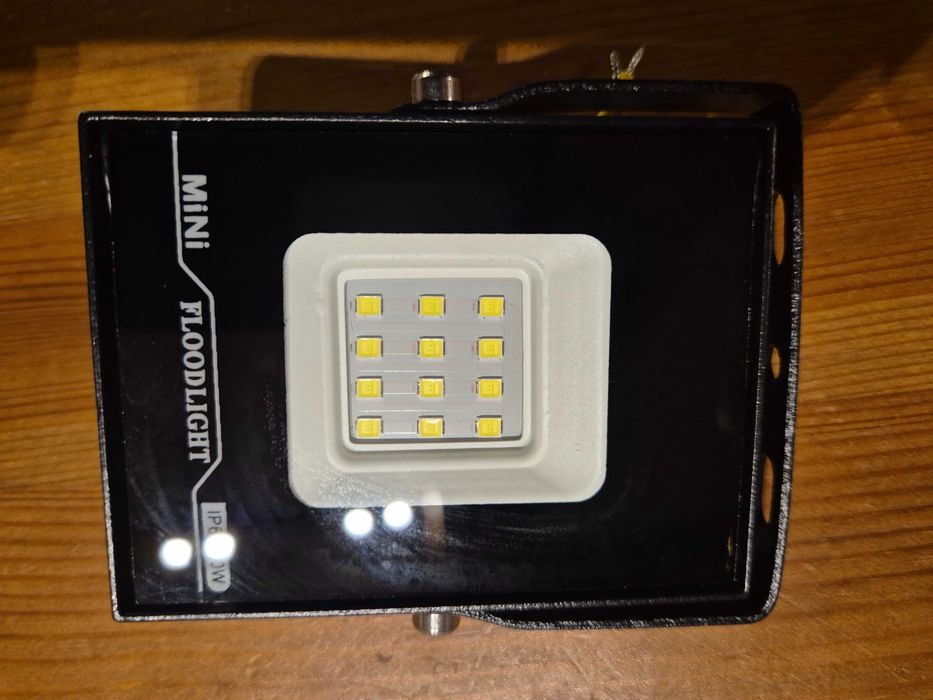 Lampa ledowa ogrodowa 10W 230V