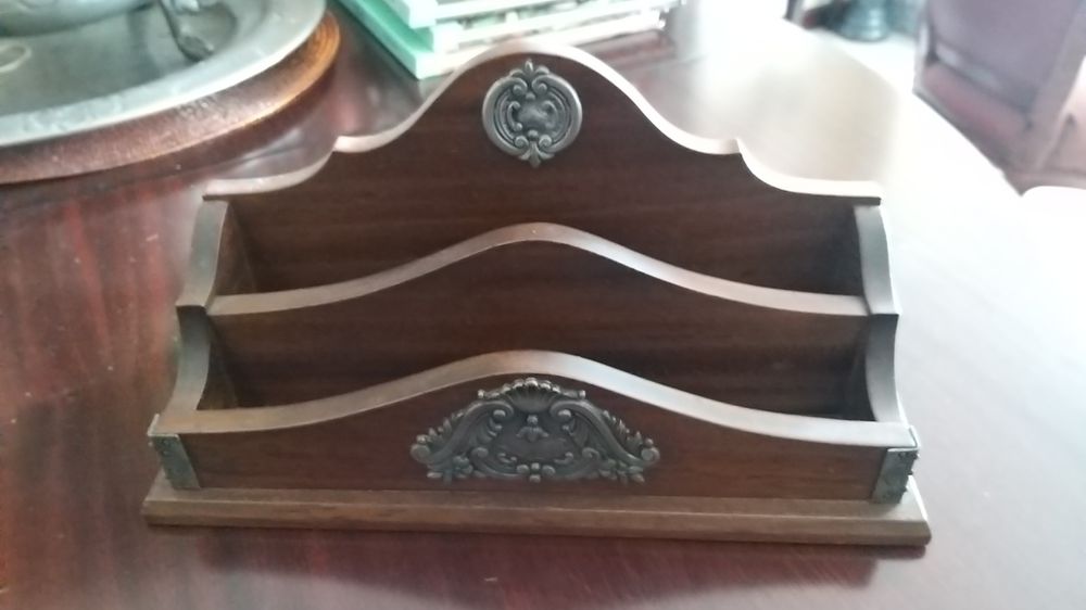 Vendo peça muito antiga em madeira e estanho