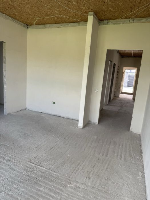 Неперевершена Американка поруч з лісом(!)