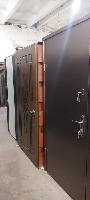 Металеві вхідні броне двері нові уцінка бу зі складу в дім чи квартиру