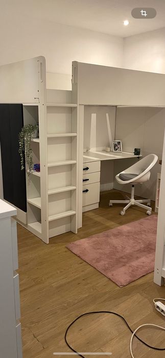 Cama ikea com roupeiro e secretária