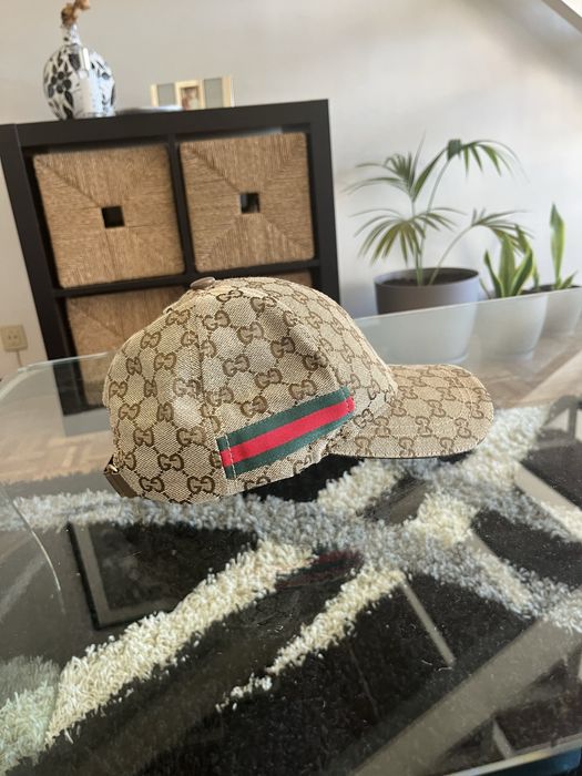 Chapéu da gucci.