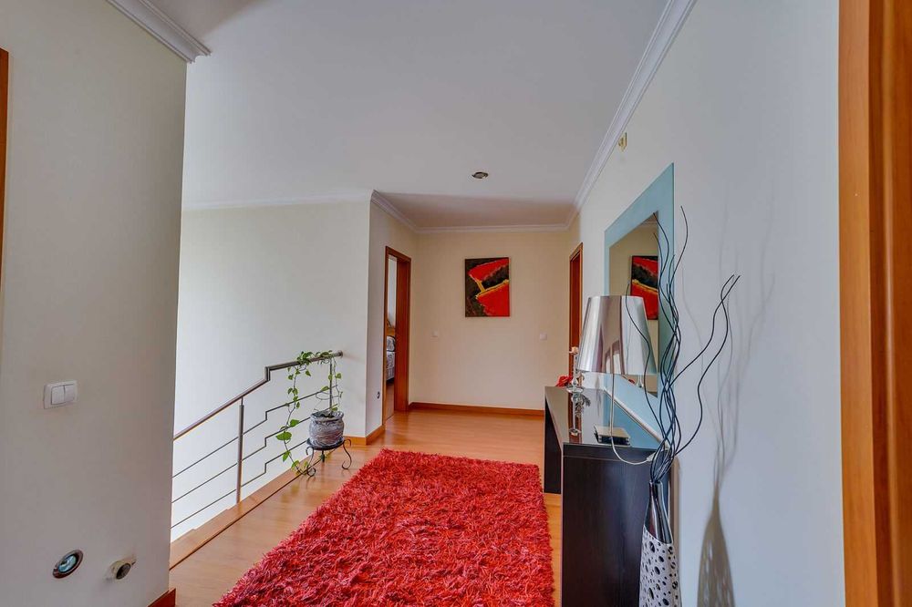 Vende-se Moradia - Casa