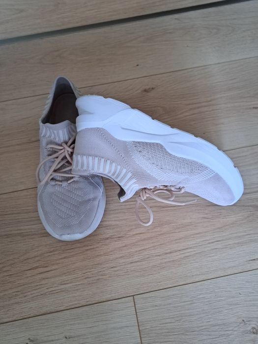 Buty sportowe damskie