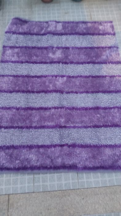 Carpete e tapete com oferta de almofadas