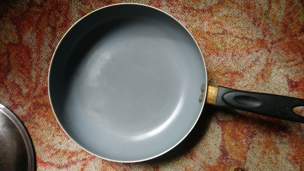 Пательня б/в, недорого