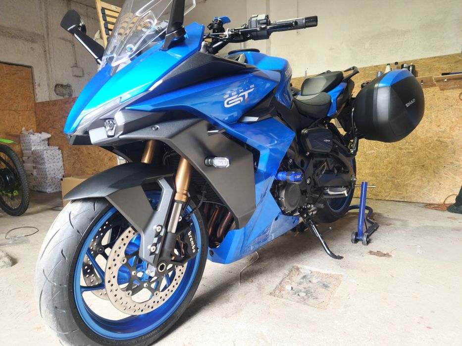 Suzuki GSXS 1000GT Salon Pl