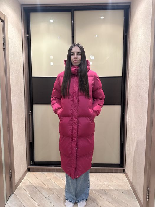 Зимний пуховик розовый длинный