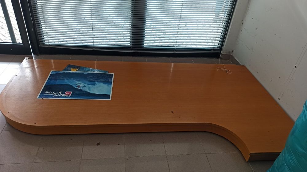 Equipamento montra exposição