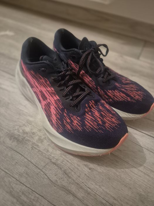 Asics Novablast 3
