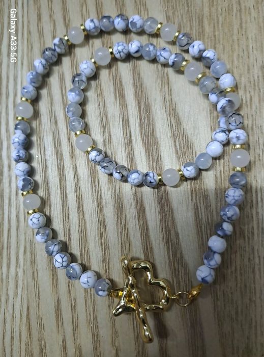 Nowy choker z szarego agatu z zawieszka serce