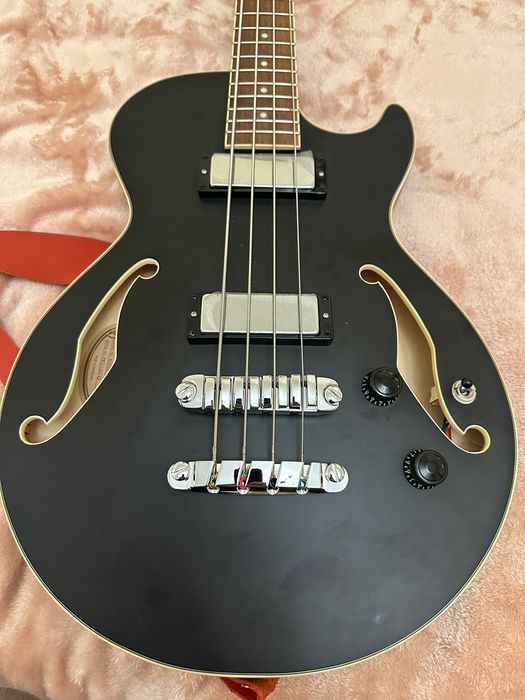 Gitara basowa Ibanez AGB200
