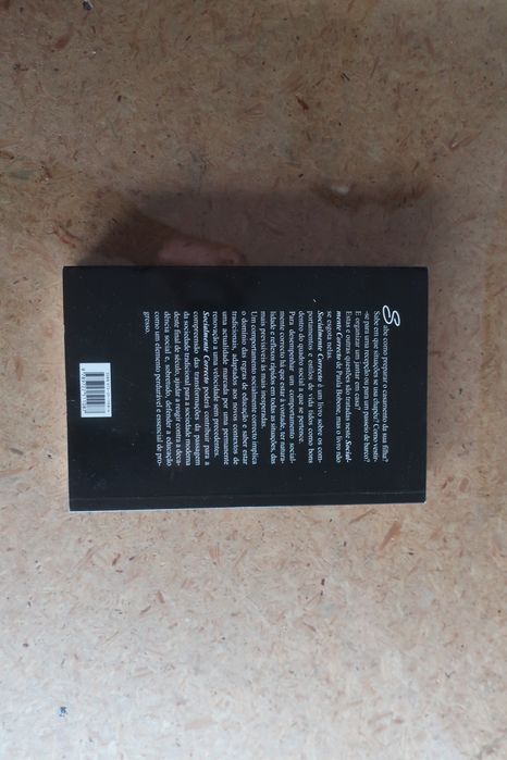 Socialmente correcto - Paula Bobone