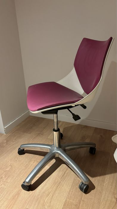 Cadeira de escritorio almofadada Branca e Rosa