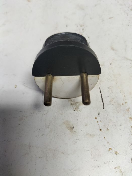 Stare wtyki elektryczne ebonitowe