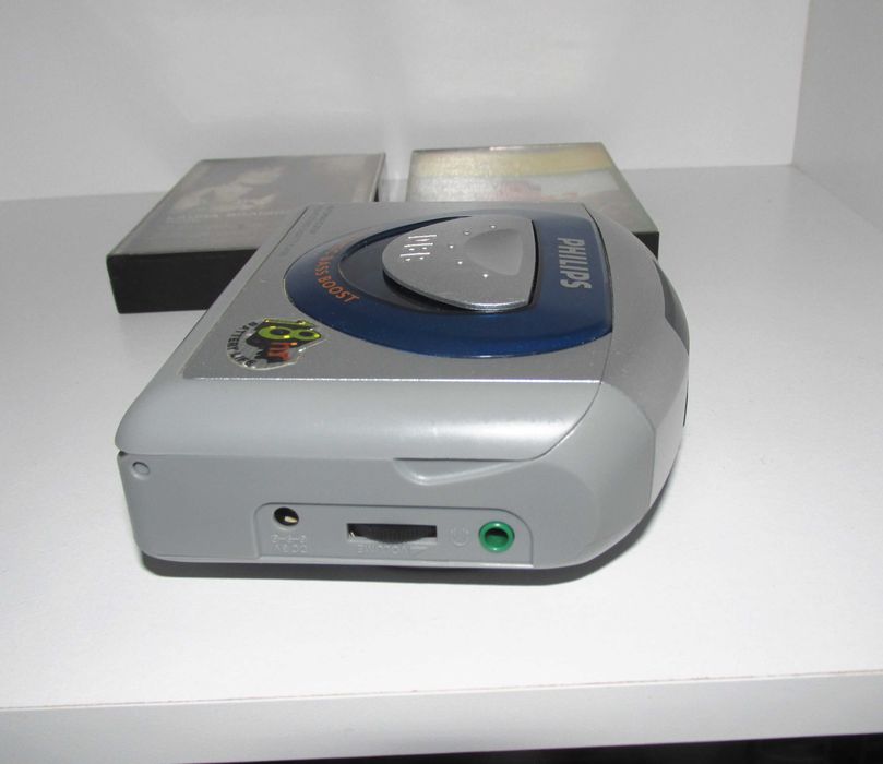 Phillips walkman cassete Player + 2 Tapes