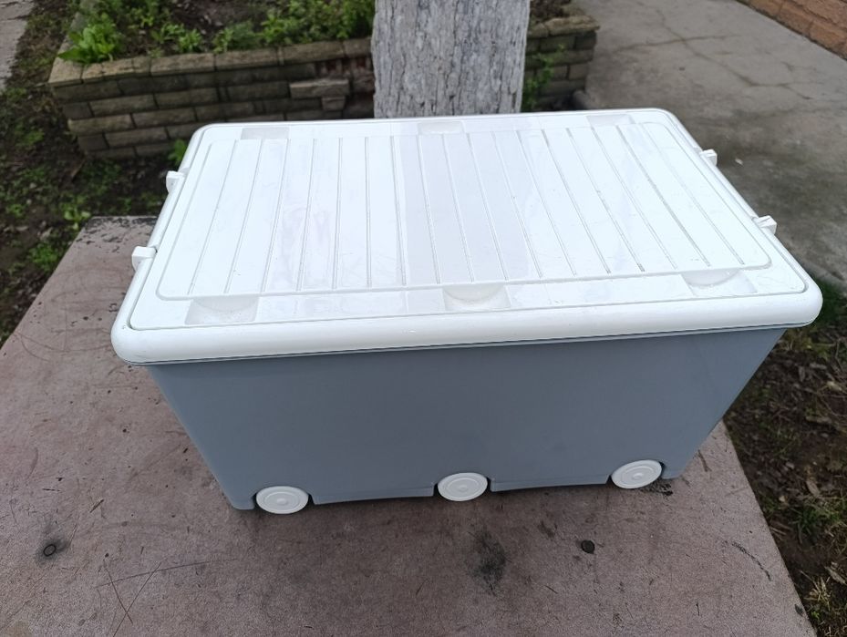 Продам, пластиковый контейнер на колесах