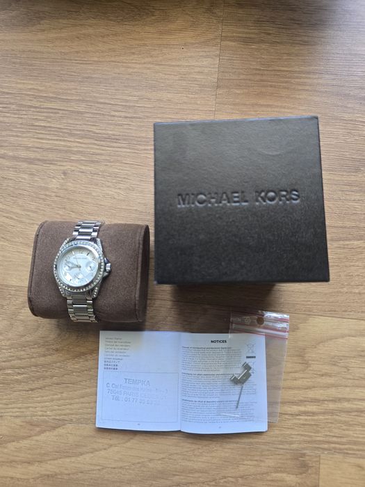 Mickael Kors MK5612 – 33mm – Aço – Cristais