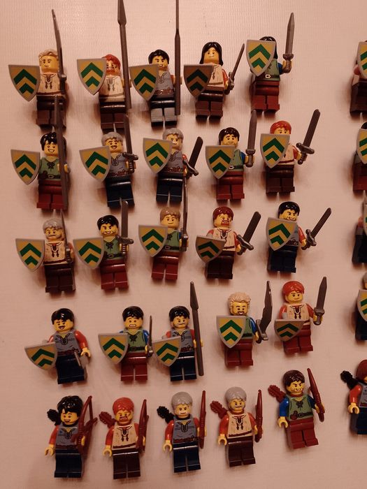 Lego castle wieśniak/bandyta/chłop 50 sztuk