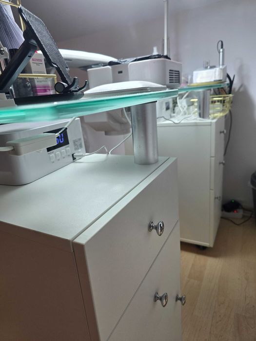 Sprzedam biurko kosmetyczne