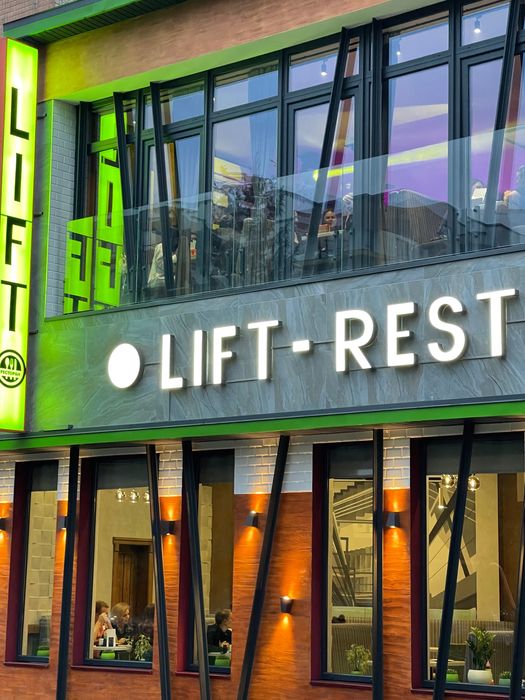 Готовий ресторан 442 м² біля VELES. Обладнання, інвентар, сонячна СЕС.