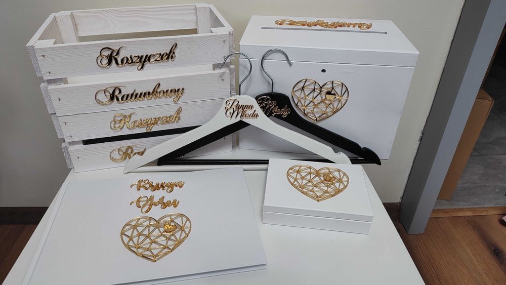 pudełko na obrączki koperty wieszaki koszyki księga
