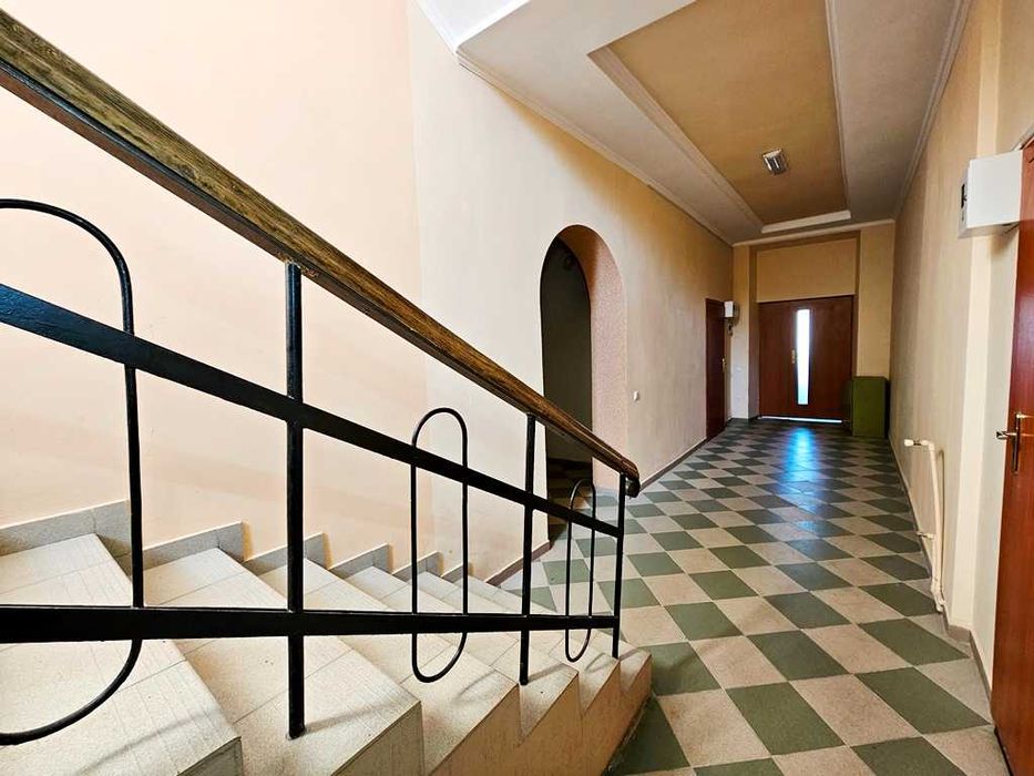 Продається виробничо-офісне приміщення в центральній частині м.Стрий