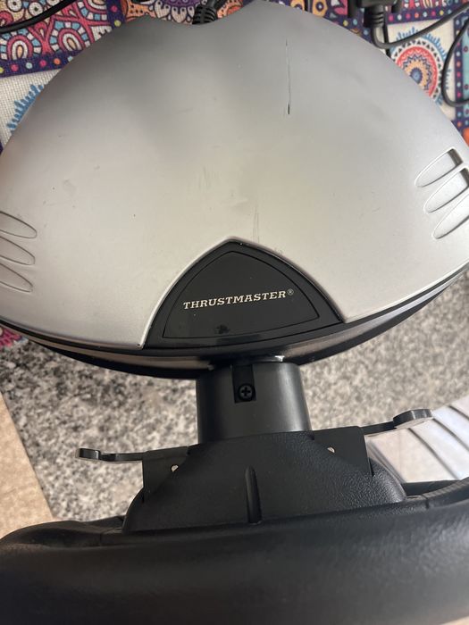 Volante com pedais Thrustmaster