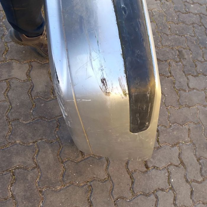 Para choques tras mitsubishi carisma ano 2002