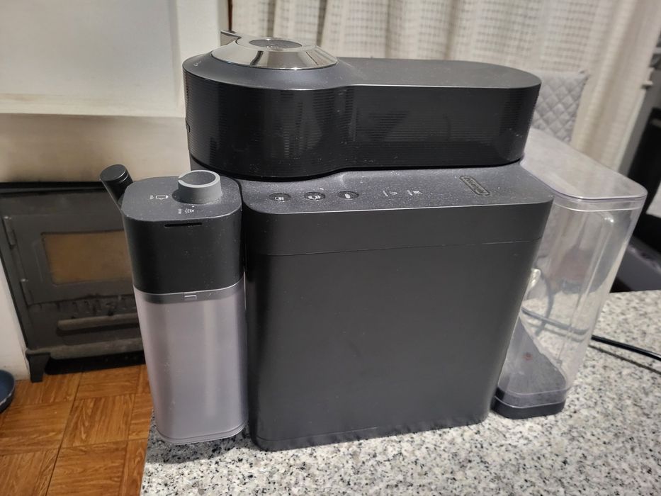 Máquina de café NESPRESSO Delonghi