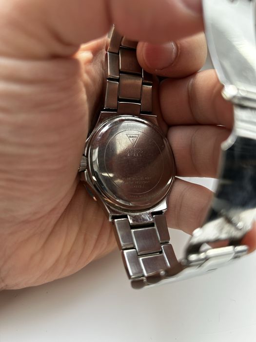 Жіночий наручний годинник Guess