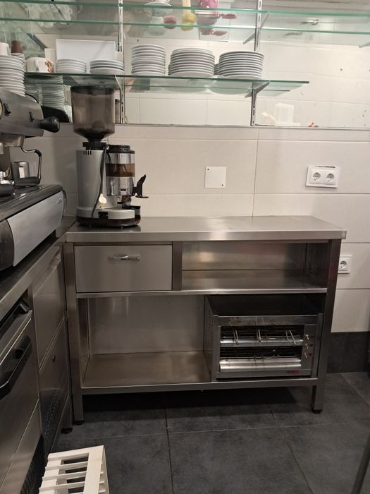 Bancada de apoio simples com gaveta