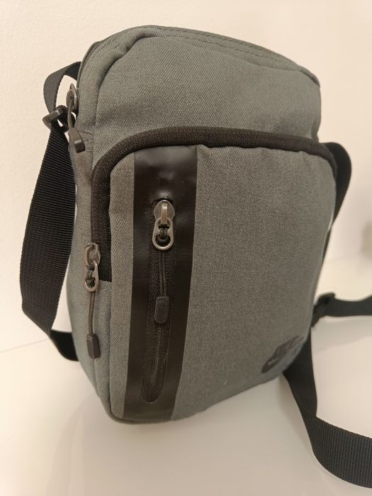 Oryginalna Saszetka Nike Tech / Torebka na ramię – Szara – Stan BDB