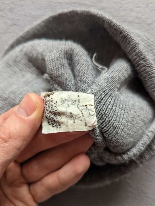 Демисезонная шапка LEVI'S серая короткая