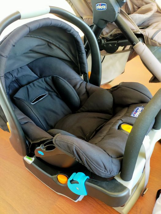 Carrinho 'chicco+ baby coque+ base+ acessórios