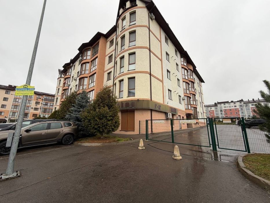 Продаж комерційного фасадного приміщення На Щасливому!