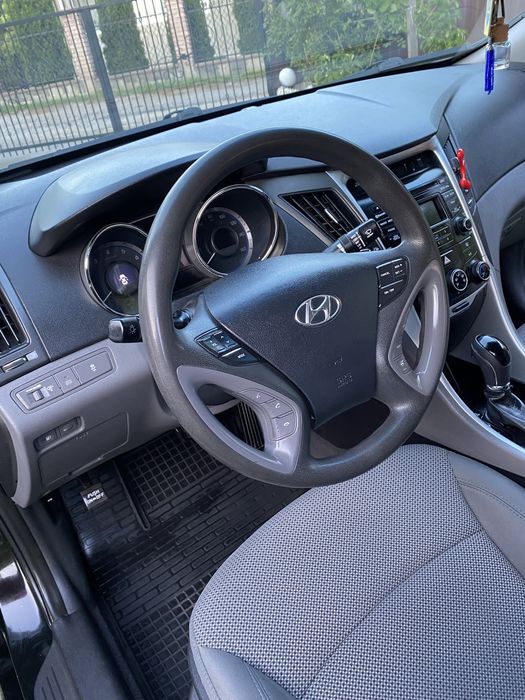 Продам hyunday sonata 2013